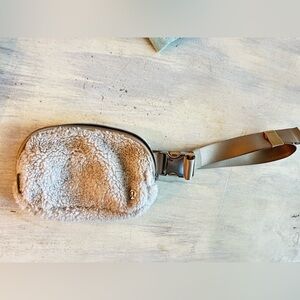 Lululemon Sherpa belt bag